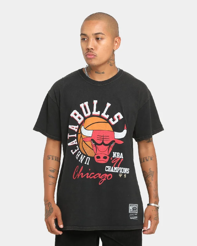 Mitchell & Ness Chicago Bulls Unbeatabulls Short Sleeve Vintage T-Shirt Black Zippered Front Buttoned Front Snap Front