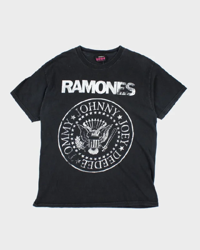 Vintage 2000's The Ramones Band Logo T-Shirt - L Polka Dot Checkered Tartan